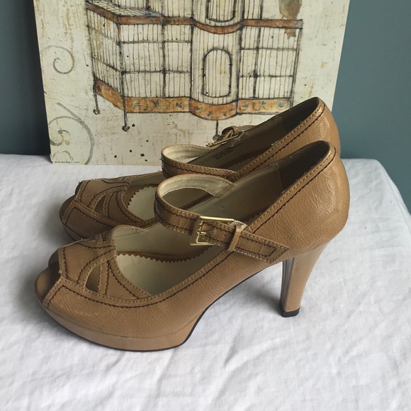 ❎DONATED❎ CL By Laundry Nude Peep Toe Platforms - Picture 5 of 8
